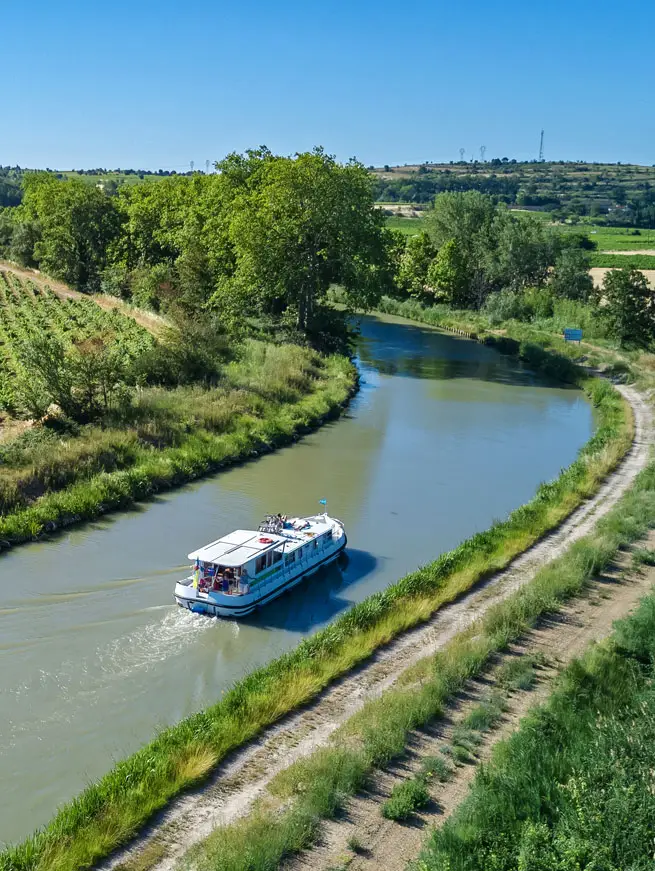 Bateau canal aerien